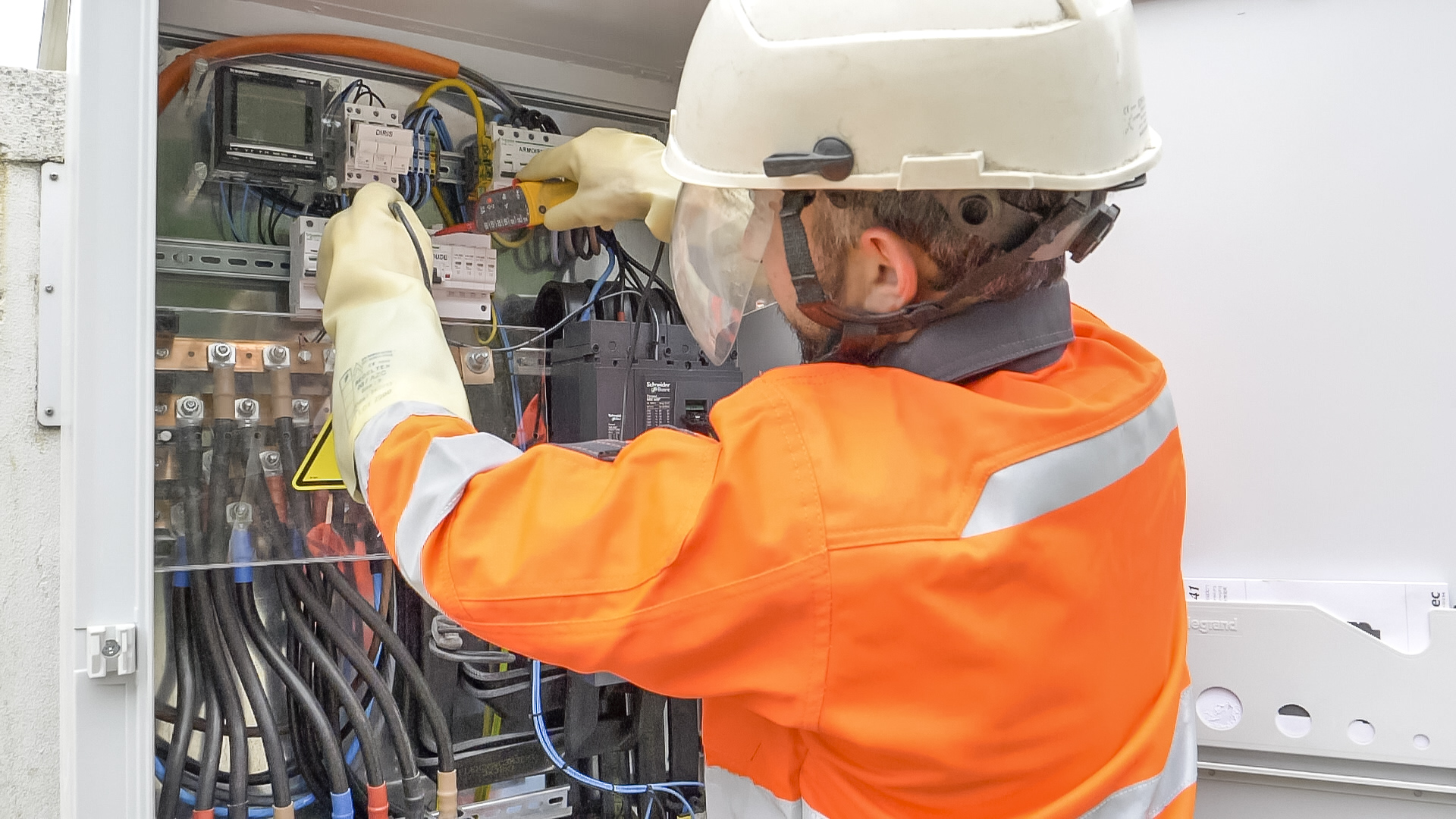 Électricien spécificité courants faibles à Anglet